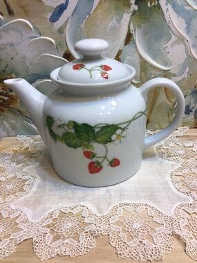 Vintage 1970s Strawberry Teapot Made in Japan Retro Cottagecore Wild Strawberry